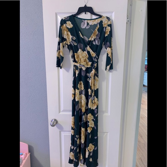Gilli Dresses & Skirts - Gilli maxi dress size small